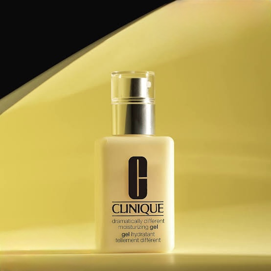 ژل مرطوب کننده و آبرسان دراماتیکالی  Clinique Dramatically Different™ Moisturizing Gel